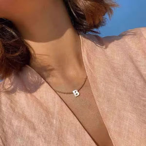 Collar de Perlas Barrocas Naturales, Gargantilla de Piedras Naturales, Collar de Cuentas de Cristal, Cadena de Letras Acrílicas, Collar Personalizado - Product Image 1