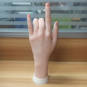 Silikon esnek simülasyon el modeli yerleştirilebilir tırnak ipuçları oje jel uygulama aracı ekran standı yanlış el kauçuk modeli - Product Image 4