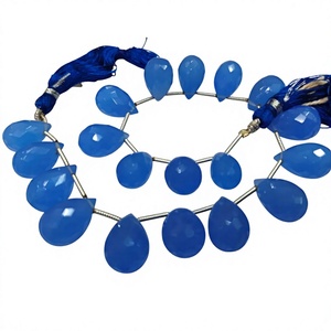 Chaîne de perles de chalcédoine bleue en forme de briolette, 8 pouces de long - Product Image 1