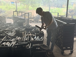 Charbon de bois en briquettes de sciure de bois de haute qualité pour barbecue, faible teneur en cendres, sans fumée, cendres blanches, combustion de 6 heures, Vietnam - Product Image 6