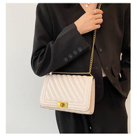 OEM ODM Sac à main pour femme Sac à bandoulière Mode Simple Designer Marque de luxe Sac à rabat en cuir à chaîne Sac à bandoulière pour femmes