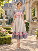 Robes plissées mi-longues à col rond et manches courtes imprimées numériquement, style Miyake, élégantes et décontractées, grandes tailles pour femmes - Vente en gros