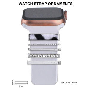 5 pièces ensemble pour <span class=keywords><strong>Apple</strong></span> <span class=keywords><strong>Watch</strong></span> 40mm 44mm 41mm 45mm 49mm <span class=keywords><strong>Bracelet</strong></span> <span class=keywords><strong>Bracelet</strong></span> breloques en métal imprimé léopard <span class=keywords><strong>Bracelet</strong></span> de montre en Silicone anneau décoratif - Product Image 2