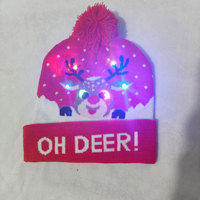 Berretto Natalizio Lavorato a Maglia con Pompon e Luci LED, Cappello Invernale con Motivi Jacquard di Babbo Natale, Pupazzo di Neve e Renna, Personalizzabile con Logo, Vendita all'Ingrosso