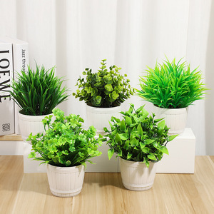 Yiwu Datuo Florist - Plantas Verdes Artificiales en Maceta Pequeña, Decoración Interior Duradera de Plástico, Adorno para el Hogar, Oficina o Escritorio, 22x18cm - Product Image 1