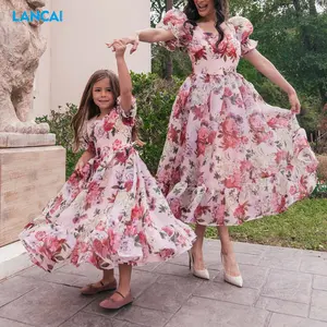 Fabricantes de ropa de verano personalizado para mujer Floral Puff manga niñas vestido mamá y yo madre hija vestidos