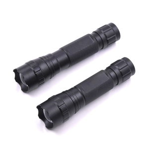 Zoomable 1 modo <span class=keywords><strong>Ultravioleta</strong></span> Manta Ray 501B 365nm 5W Linterna UV recargable Cuerpo <span class=keywords><strong>de</strong></span> lámpara <span class=keywords><strong>de</strong></span> aleación <span class=keywords><strong>de</strong></span> aluminio IP65 para acampar - Product Image 6