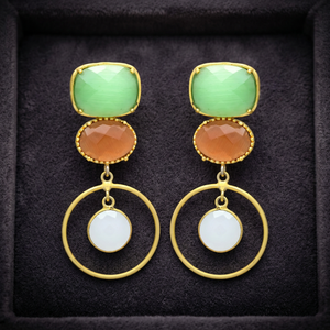 Pendientes Colgantes de Diseño en Tono Dorado con Ónix Verde, Pendientes de Latón con Diseño Único - Product Image 2