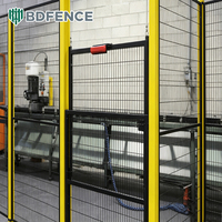 Clôture de sécurité pour robots industriels en panneaux d'acier à faible teneur en carbone pour cellules de scellage automatisées avec configuration de protection de machine flexible