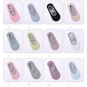 Calzini da Yoga professionali antiscivolo per donne Pilates per principianti pavimento per danza classica sportiva - Product Image 1