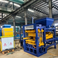 Machine à briques creuses automatique QT4-15B pour la production de blocs de maçonnerie en béton