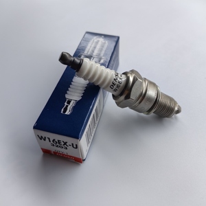 Suku Cadang Mesin Asli Pabrikan <span class=keywords><strong>Plug</strong></span> <span class=keywords><strong>Iridium</strong></span> Busi 3203 W16EX-U OEM 0021590403 / 9091901059 untuk Toyota HILUX Pickup V - Product Image 1