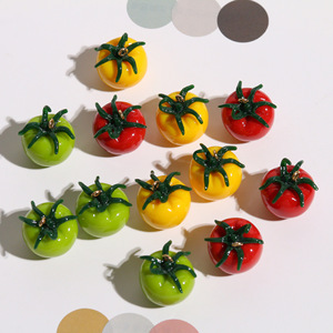 Breloque réaliste en forme de tomate pour enfants |   Pendentif en résine mignon aux couleurs vives en forme de légume pour la fabrication de bijoux DIY |   Aliments miniatures en gros - Product Image 1