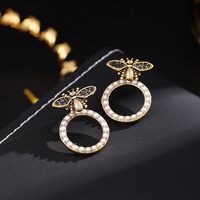 Boucles d'oreilles vintage haut de gamme Little Bee pour femmes, design de niche, créoles uniques, élégantes boucles d'oreilles en perles
