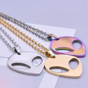 Colgante de Cabeza de Extraterrestre de Acero Inoxidable, Chapado en Oro Arcoíris, Amuleto OVNI para Fabricación de Joyas, Collares y Pendientes DIY - Product Image 3