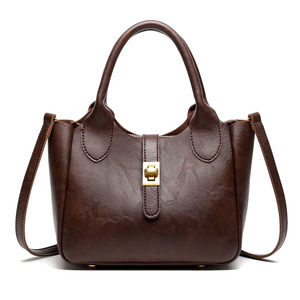 Sac fourre-tout élégant en cuir véritable noir avec fermeture à fermoir doré, utilisation quotidienne, toutes saisons, sac à main pour femmes - Product Image 4