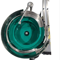 Vente en gros de mangeoires vibrantes rotatives automatiques durables de petite taille personnalisées avec cadre de protection
