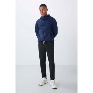 Pantalones Deportivos para Hombre, Corte Estándar, Color Gris Oscuro Texturizado - 82154 - Gris Oscuro - Product Image 1