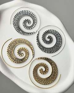 Pendientes Largos con Diseño de Mandala en Espiral, Símbolo de Hipnosis, Pendientes Redondos Dorados, Regalo para Ella - Product Image 2