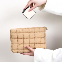 Neue Modische Damen-Kosmetiktasche Gepolsterte Gesteppte Puffer-Kosmetiktasche Große Lippenstift-Toilettentasche Organizer Kosmetiktasche Clutch für Schönheit