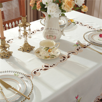 Nappe rectangulaire blanche en polyester soluble dans l'eau, brodée, motif floral ajouré, pour la décoration de fêtes