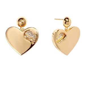 Joyería de moda Milskye, pendientes de tuerca de circón con gota de corazón rasgado de latón de oro de 18 quilates - Product Image 6