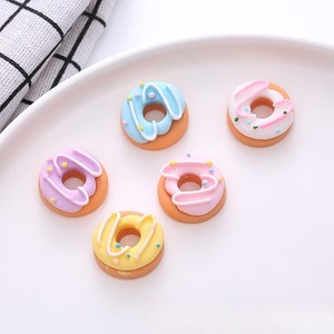 Nuevos dijes de donut con puntos, juguetes de comida en miniatura, accesorios de manualidades DIY para pinzas de pelo - Product Image 5