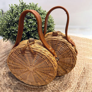 Sac à main vintage pour femme en rotin avec fermeture à boucle et crochet, design portable en provenance du Vietnam - Product Image 1