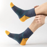 Chaussettes de sport pour hommes, nouvelle conception, longueur mi-mollet, séchage rapide, pour la course, le badminton et le basketball, idéales pour l'automne et les activités de plein air, vente en gros, personnalisables, faible MOQ