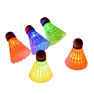Volants <span class=keywords><strong>de</strong></span> <span class=keywords><strong>badminton</strong></span> LED ZHENAN 4/5/6 pièces en nylon, lumineux dans le noir, en plastique, pour sports intérieurs et extérieurs - Product Image 1