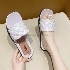 Fashionable High Quality Designer Women <b>Slides</b> <b>Slippers</b> Flat Women <b>Slippers</b> Home Beach Luxury <b>Slippers</b> for Women - Product Image 4