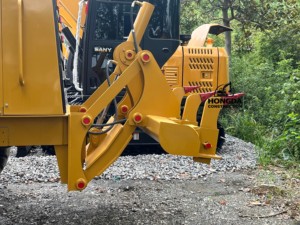 รถเกรดเดอร์ Caterpillar 140h มือสอง ปี 2023 พร้อมเครื่องยนต์และเกียร์เดิมๆ ใช้งานมาแล้ว 0-2000 ชั่วโมง สภาพดี พร้อมรายงานสถานะเครื่องจักร มีสินค้าในสต็อก - Product Image 2