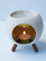 Brûleur à huile aromatique en céramique de conception moderne populaire Offre Spéciale avec pieds en bois, brûleur à huile en céramique fait à la main, décoration de la maison en céramique