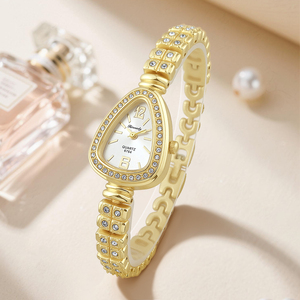 W025 2026 Dernières Montres de Luxe à Quartz pour Femmes avec Cadran Triangulaire en Alliage et Design Diamanté - Product Image 3