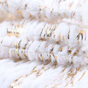 Chapeaux de Noël en velours personnalisés de 75 cm avec impression promotionnelle, estampés or, rayés argentés, en peluche de haute qualité, écologiques et extra confortables - Product Image 4