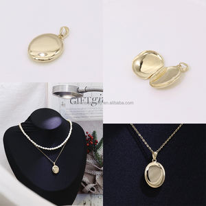 قلادة ذهبية عيار 14 قيراط بتصميم قلادة قابلة للفتح - نمط عصري للهدايا مع إمكانية التخصيص حسب الطلب - Product Image 3