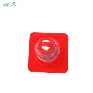 Cône de signalisation routière réfléchissant en PVC de 700 mm de haut avec anneau pour la sécurité routière – Produit essentiel d'avertissement pour la sécurité des voies publiques - Product Image 3