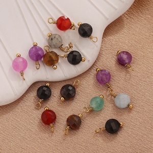Breloque en pierres précieuses facettées en forme de disque |   Pendentifs en perles de pierre naturelle avec attache en acier inoxydable plaqué or PVD |   Turquoise, quartz rose, malachite - Product Image 4