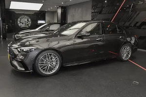 Mercedes-<span class=keywords><strong>AMG</strong></span> <span class=keywords><strong>C63</strong></span> <span class=keywords><strong>AMG</strong></span> d'occasion 2021 - <span class=keywords><strong>Prix</strong></span> réduit - Prêt à l'exportation dans le monde entier - Product Image 4