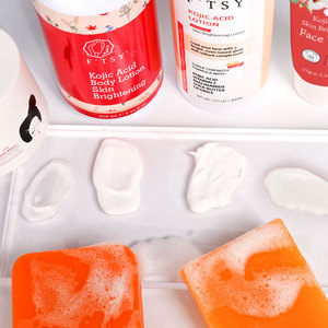 El más vendido LOGOTIPO personalizado Ácido Kójico Colágeno Cuidado <span class=keywords><strong>DE</strong></span> LA PIEL Set Crema blanqueadora <span class=keywords><strong>facial</strong></span> Suero Toner Jabón Base Bar 135g <span class=keywords><strong>Kit</strong></span> <span class=keywords><strong>de</strong></span> <span class=keywords><strong>limpieza</strong></span> - Product Image 2