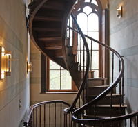 Escalier en colimaçon Optima au design simple en verre, escalier hélicoïdal moderne pour intérieur avec marches en bois