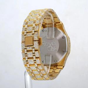 Reloj de Acero Inoxidable Chapado en Oro con Diamantes VVS de Alta Demanda para Reuniones de Negocios y Uso en la Oficina, Disponible en Grandes Cantidades - Product Image 2