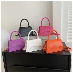 กระเป๋าแฟชั่นผู้หญิงแบบเรียบง่ายกระเป๋า2025ฤดูร้อนสีทึบกระเป๋าอินเทรนด์ทรงสี่เหลี่ยมเล็ก - Product Image 6