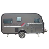 Caravane de voyage électrique moderne de haute qualité avec freinage électrique, double essieux, capacité de charge de 900 kg, idéale pour le camping, les camping-cars et les motorhomes.