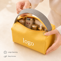 Sac de maquillage de voyage grande capacité, résistant à l'eau, organiseur de cosmétiques et de produits de toilette avec poignée, sac de beauté portable à fermeture éclair
