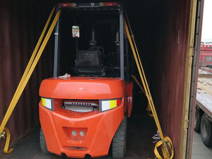 מלגזה אוטומטית lg75dt עם קיבולת 7.5טון ואורכו הכולל (עם מזלג) 5025 מ "מ 4 x4 כל המלגזה השטח - Product Image 4