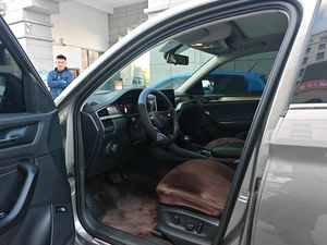 Volkswagen Skoda Karoq 2023 Usata, SUV 5 Porte 5 Posti a Benzina, Auto di Seconda Mano - Product Image 5