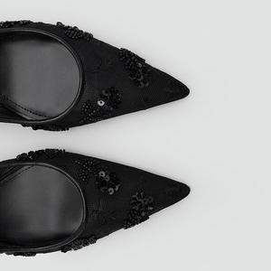 Kadın 2025 yaz yeni gelenler siyah sandalet moda boncuklu örgü sivri burun sığ yüksek topuklu katırlar açık geri orta topuk - Product Image 4