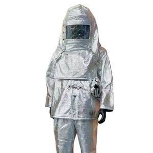 Traje de protección contra incendios aluminizado de tres capas de calor antiradiación de 1000 grados <span class=keywords><strong>para</strong></span> operaciones de emergencia de alta temperatura - Product Image 1