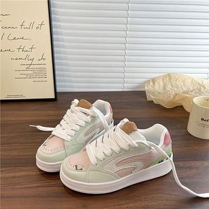 Zapatillas de Skate Versátiles de Diseño Novedoso 2026 para Mujer, Estilo Casual Urbano, Retro Harajuku, Tipo Pan - Product Image 3